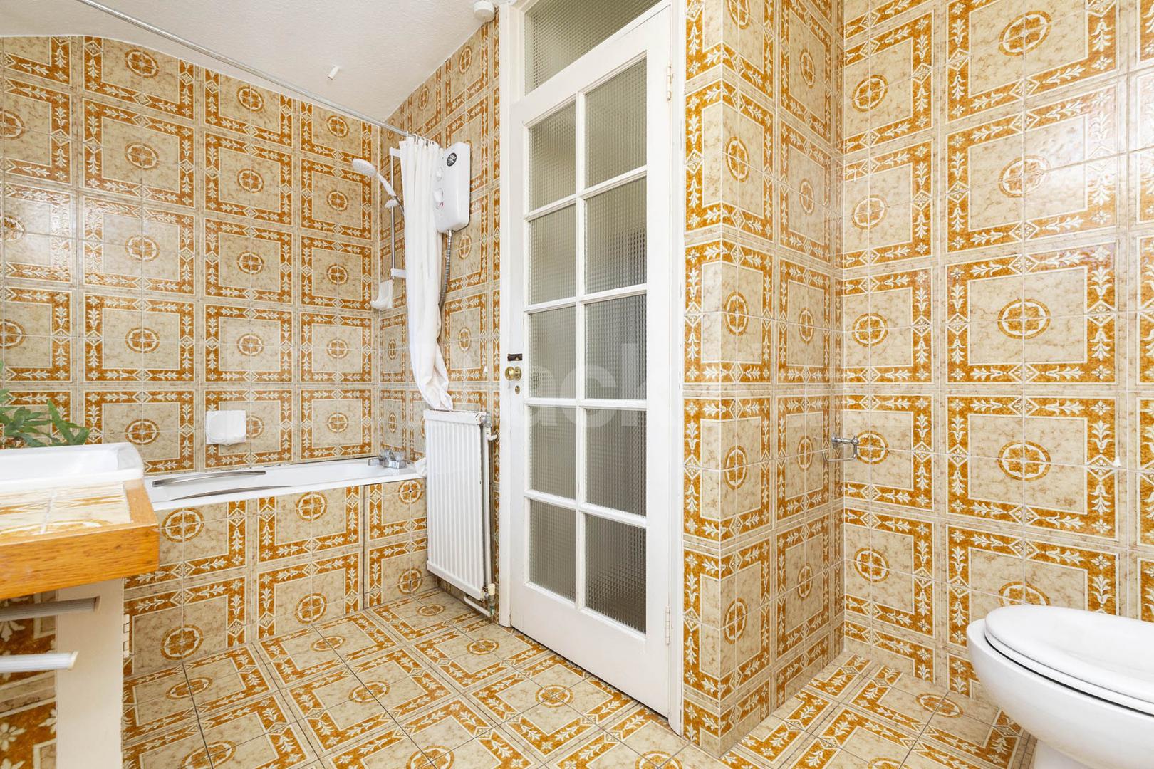 A elegant and historic 16th century detached house on an exclusive street   Totteridge Common, Highwood Hill